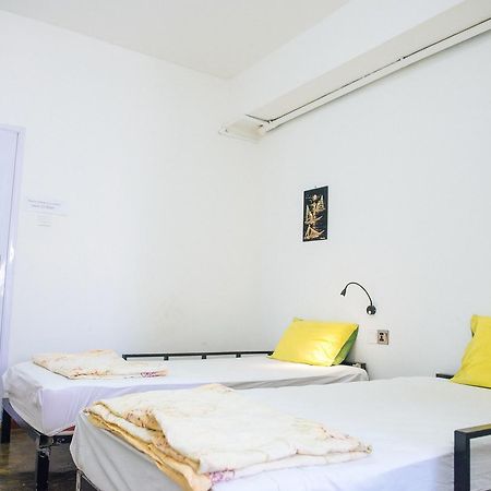 Dengba Hostel Янгон Экстерьер фото