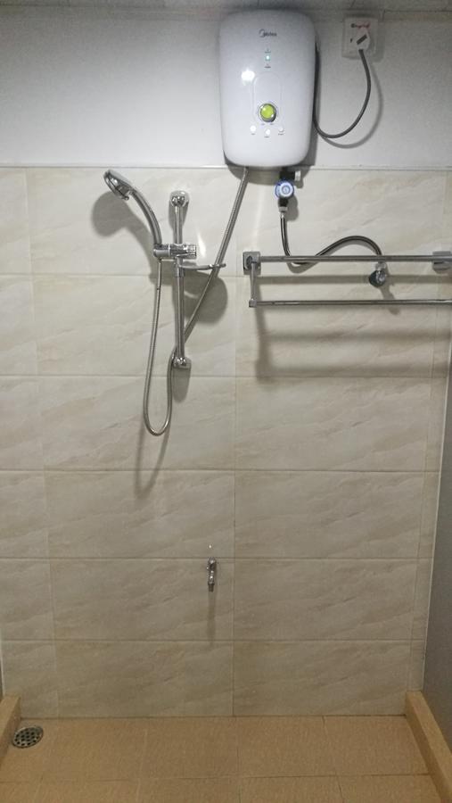 Dengba Hostel Янгон Экстерьер фото