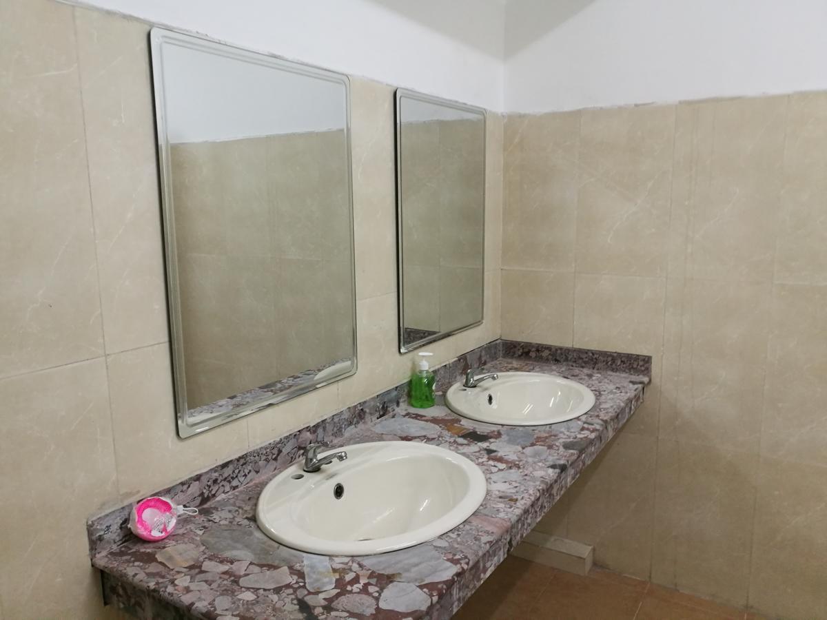 Dengba Hostel Янгон Экстерьер фото