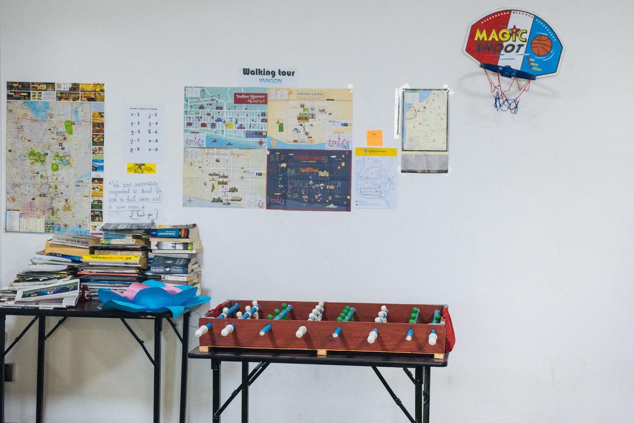 Dengba Hostel Янгон Экстерьер фото