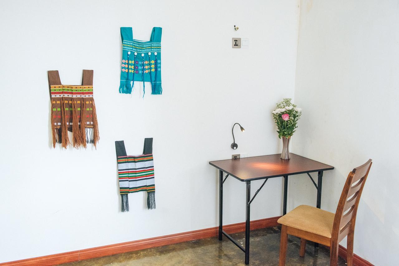 Dengba Hostel Янгон Экстерьер фото