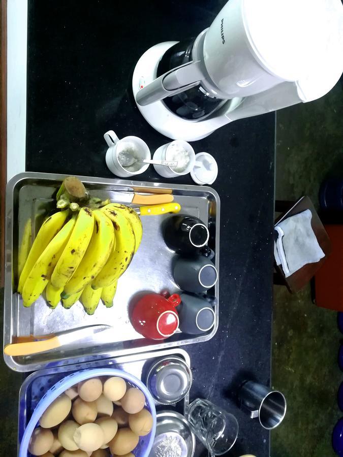 Dengba Hostel Янгон Экстерьер фото