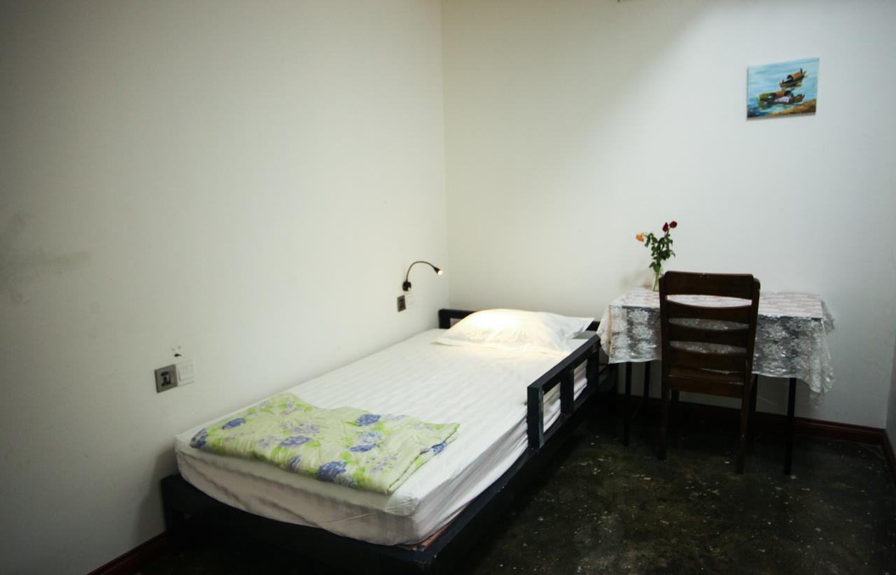 Dengba Hostel Янгон Экстерьер фото