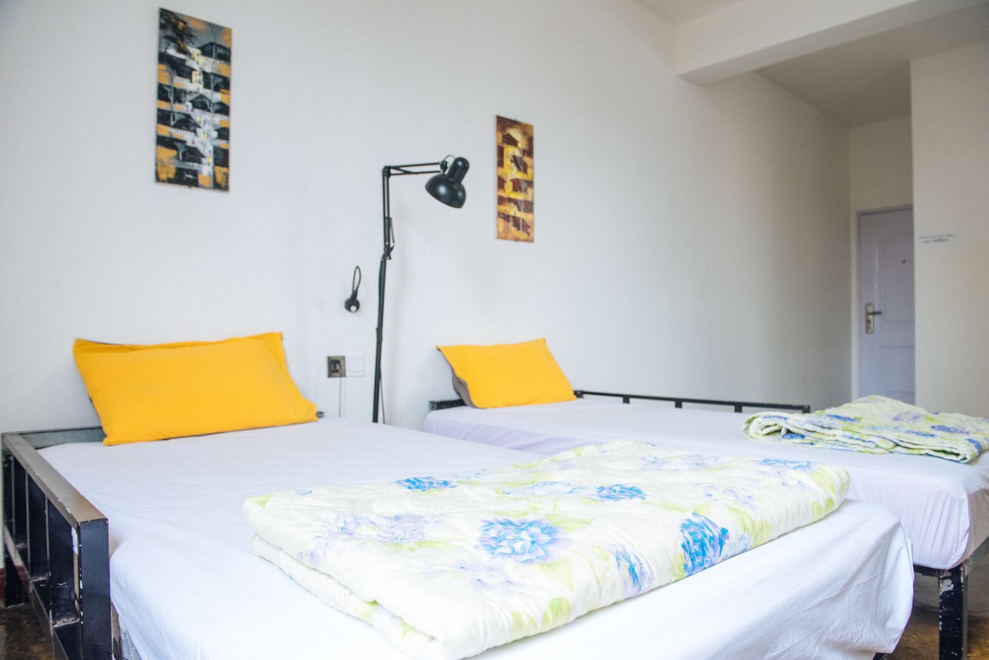 Dengba Hostel Янгон Экстерьер фото