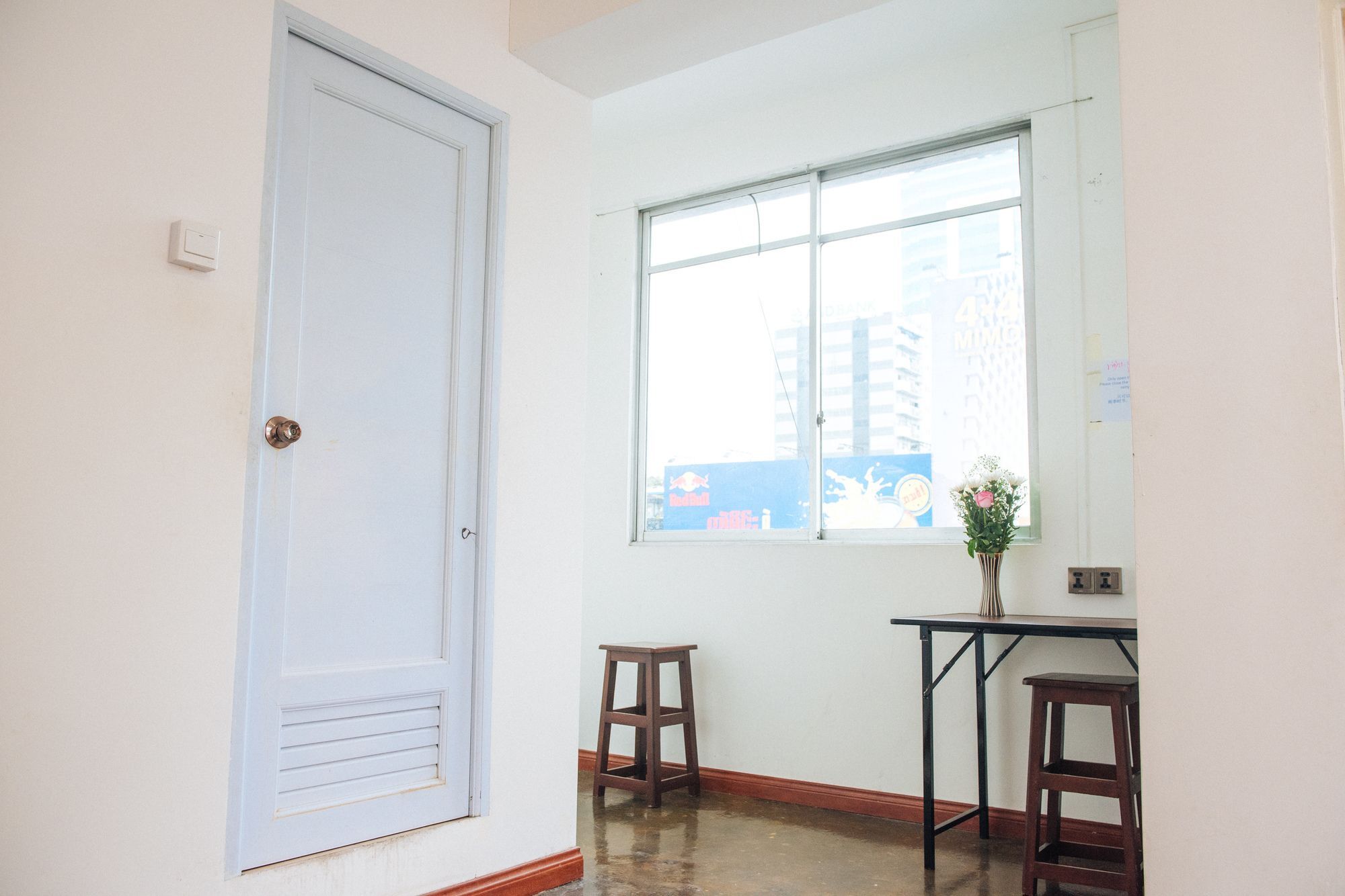 Dengba Hostel Янгон Экстерьер фото