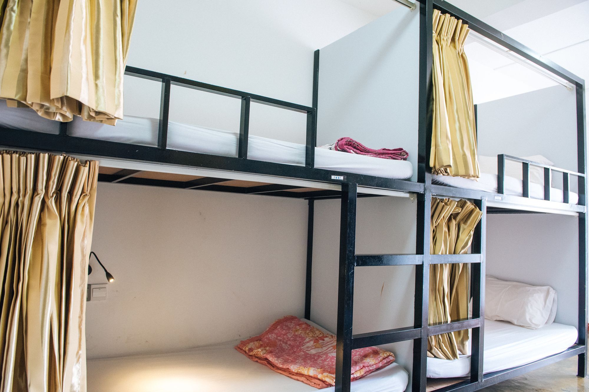 Dengba Hostel Янгон Экстерьер фото