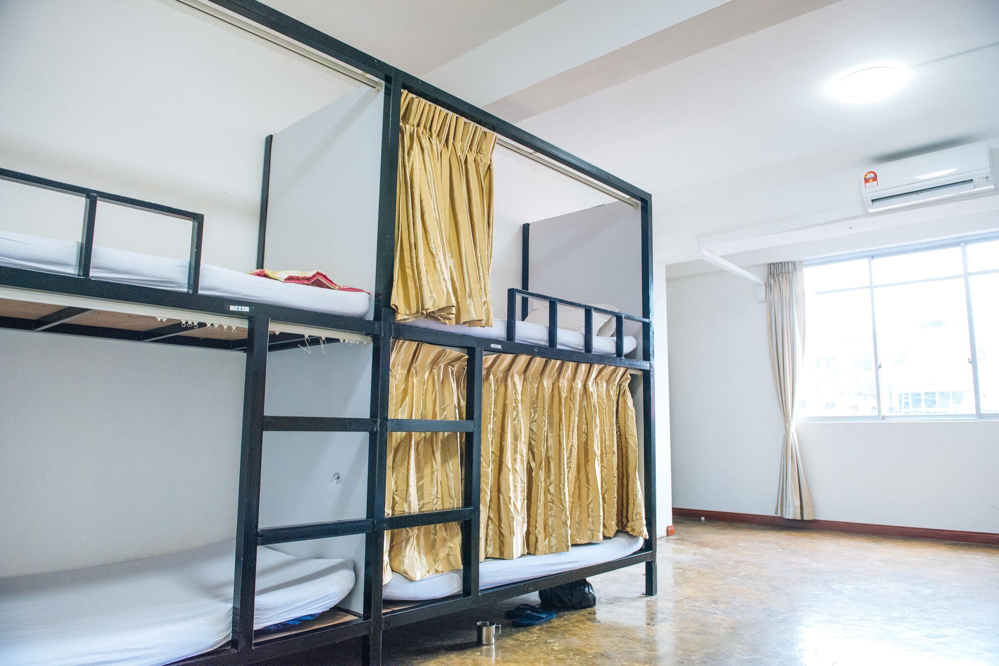 Dengba Hostel Янгон Экстерьер фото