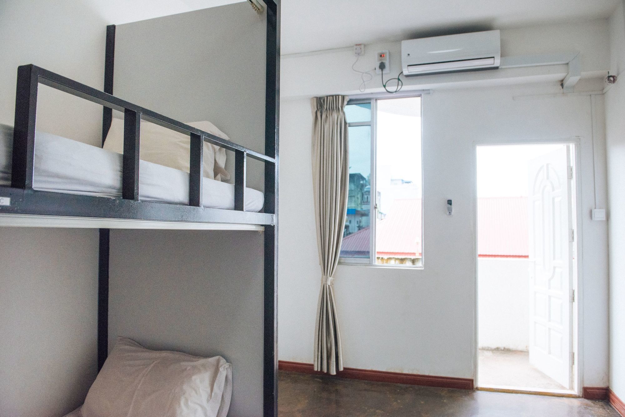 Dengba Hostel Янгон Экстерьер фото